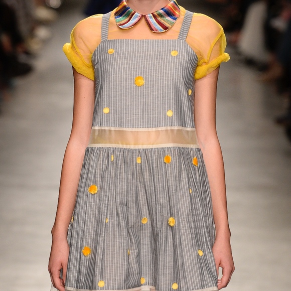 Daisy Ruffle Blouse - Picture 3 of 4